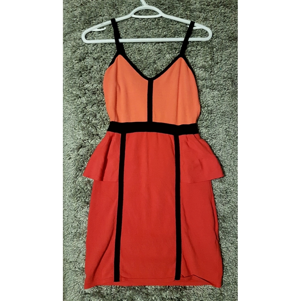 ▪2/$15🍦▪BEBE▪Red and pink peplum dress